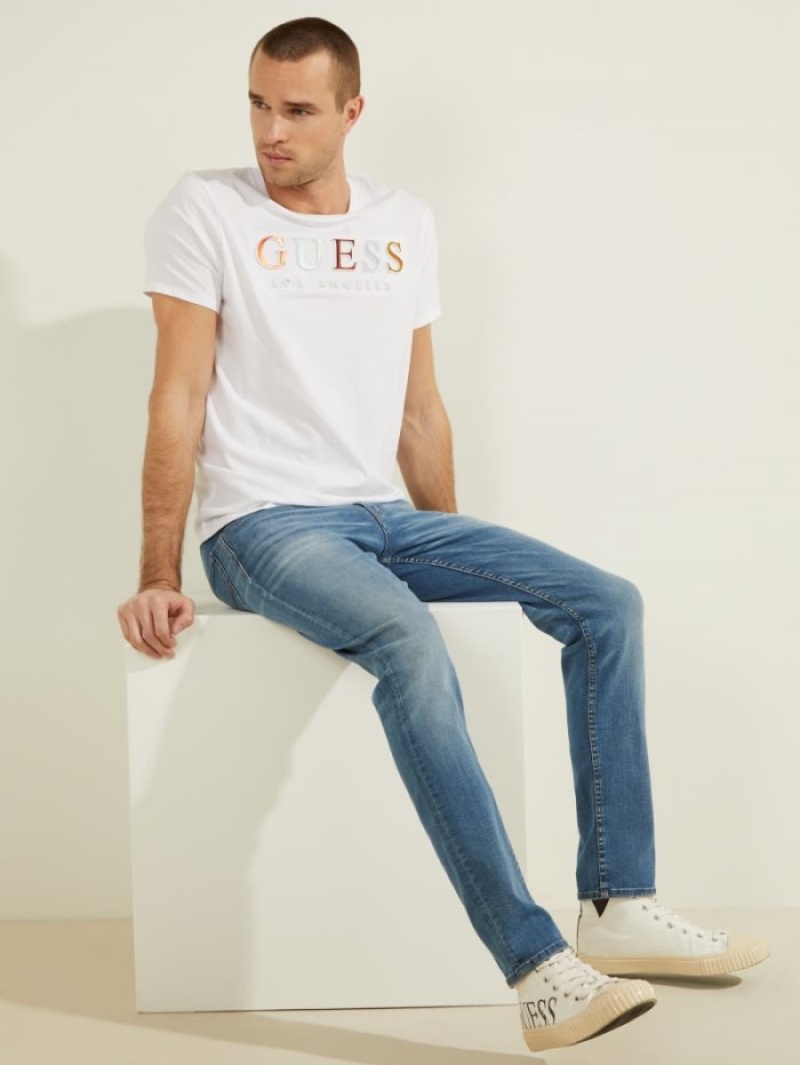 Guess Embossed Logo Tee Erkek Tişört Beyaz | 03217TBHV